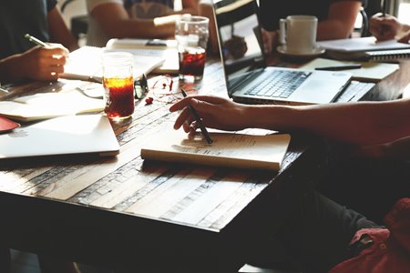How-Do-Leaders-View-Engagement-and-Performance How-Do-Leaders-View-Engagement-and-Performance