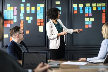 How-Do-employers-manage-benefits-and-HR How-Do-employers-manage-benefits-and-HR